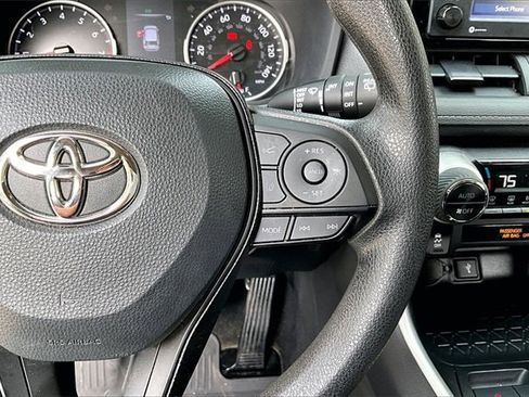 Used 2021 Toyota RAV4 XLE image 11