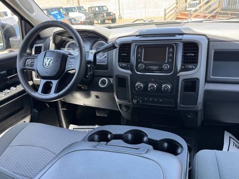 Used 2018 RAM 2500 Tradesman w/ Chrome Appearance Group AWD/4WD image 17