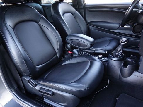 Used 2018 MINI Cooper 2-Door Hardtop image 8