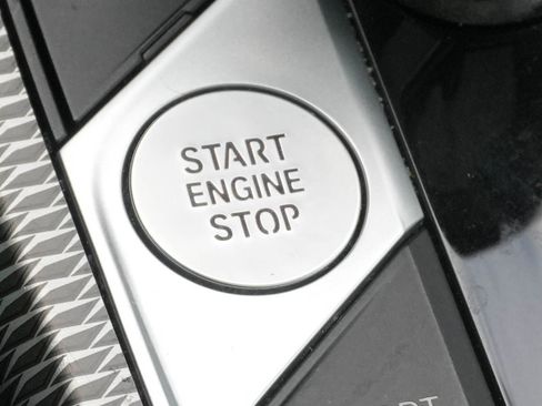 Certified 2022 BMW 330i Sedan w/ M Sport Package image 28