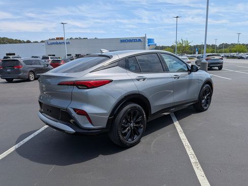 Used 2025 Buick Envista Sport Touring image 3