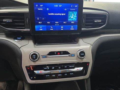 Used 2023 Ford Explorer XLT w/ Equipment Group 202A image 23
