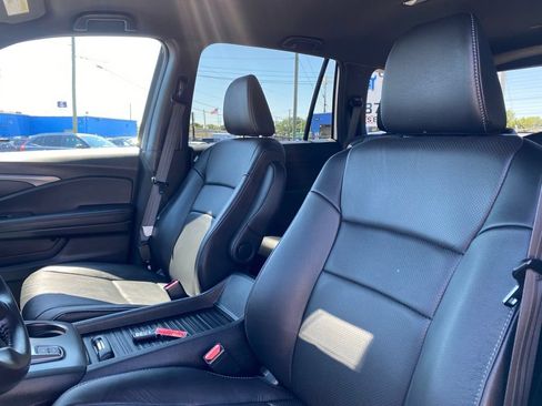 Used 2023 Honda Passport EX-L image 11