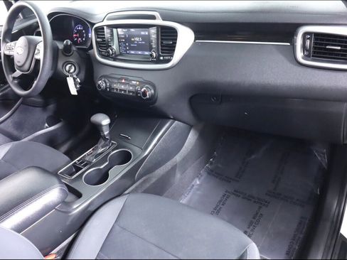 Used 2019 Kia Sorento FWD image 38