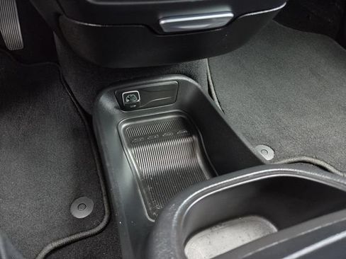 Used 2025 Chrysler Pacifica Select FWD image 13