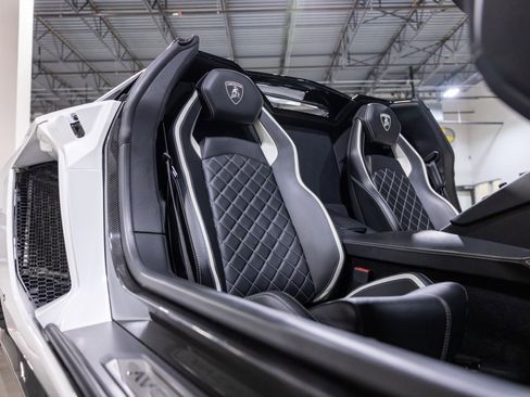 Used 2019 Lamborghini Aventador S image 35