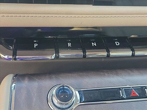 Used 2023 Lincoln Aviator Reserve w/ Equipment Group 201A image 11