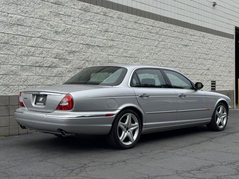 Used 2005 Jaguar XJ Vanden Plas Super V8 RWD image 3