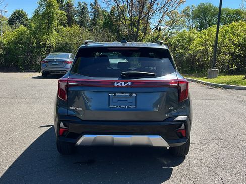 Used 2024 Kia Seltos S AWD/4WD image 5