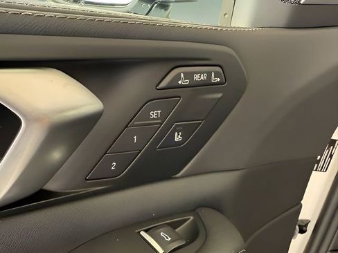 Used 2026 BMW X7 xDrive40i w/ M Sport Package image 23