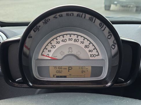 Used 2011 smart fortwo passion RWD image 10