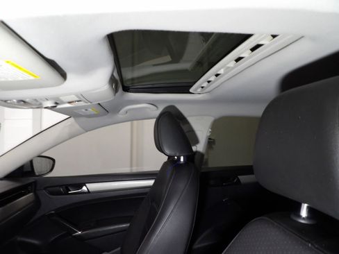 Used 2021 Volkswagen Passat 2.0T SE image 11