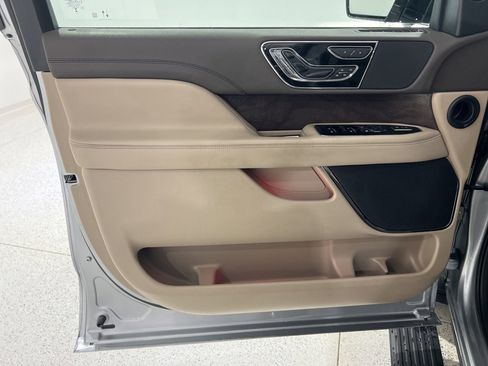 Used 2023 Lincoln Navigator Reserve image 21