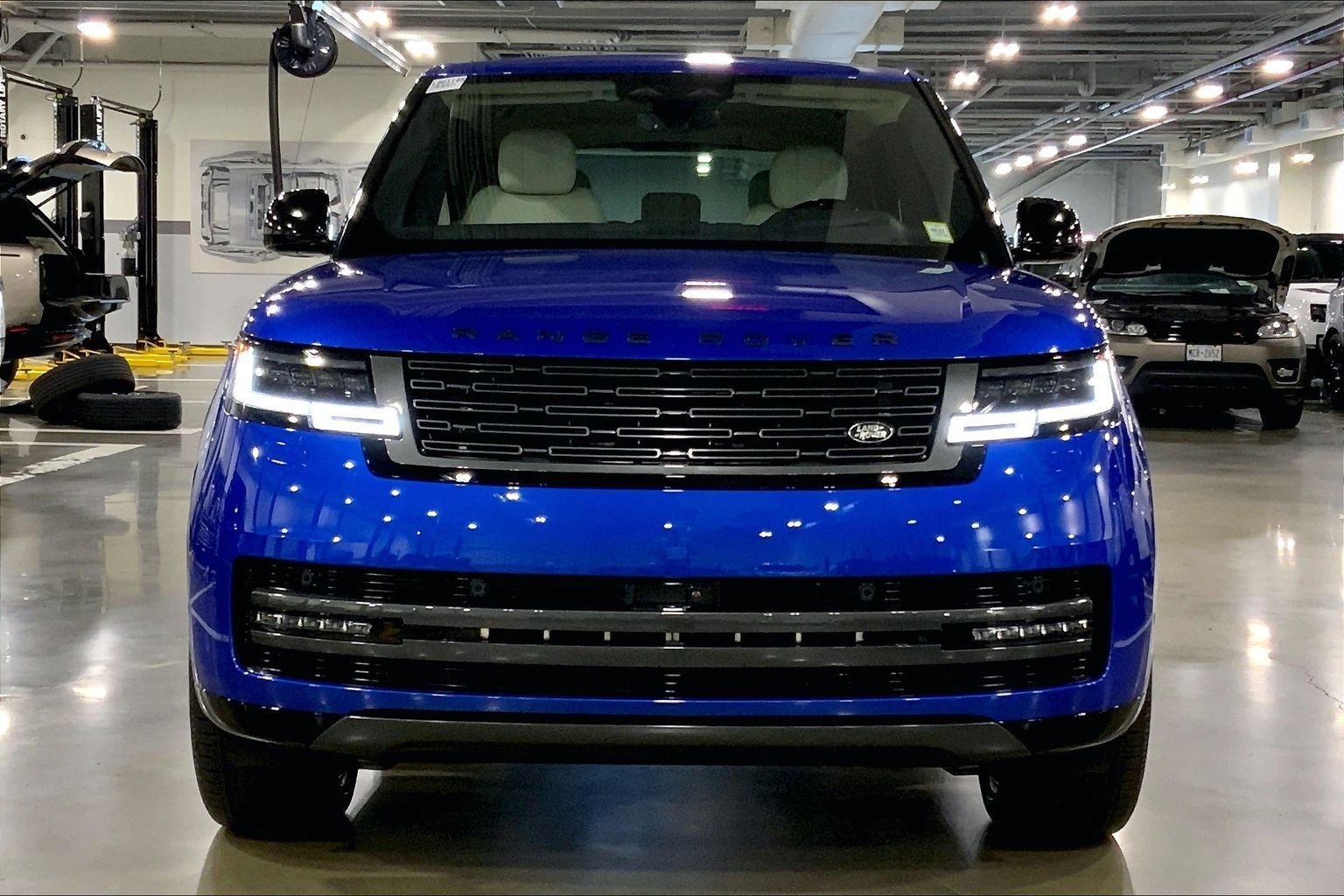 New 2026 Land Rover Range Rover SE AWD/4WD image 3