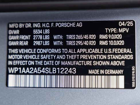 Used 2025 Porsche Macan image 38