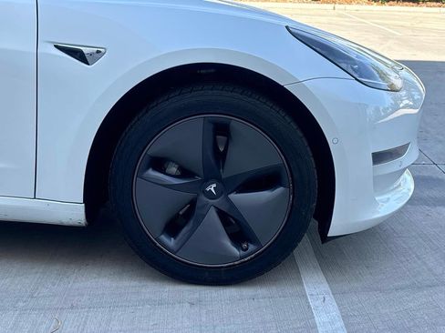 Used 2020 Tesla Model 3 Standard Range Plus RWD image 9