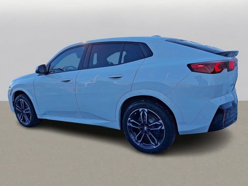 Used 2025 BMW X2 xDrive28i w/ Premium Package image 5