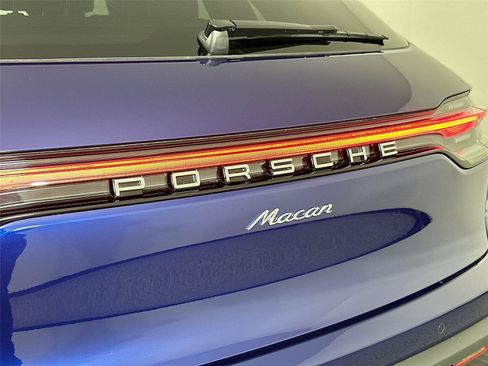 Certified 2026 Porsche Macan AWD/4WD image 17