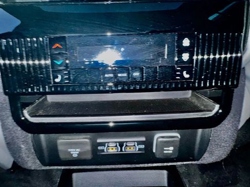 Used 2023 Jeep Wagoneer L Series III w/ Premium Group I image 29