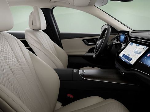 Used 2025 Mercedes-Benz E 350 Sedan image 39