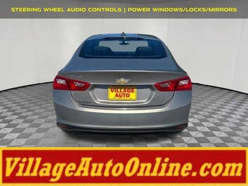 Used 2017 Chevrolet Malibu LT FWD image 3