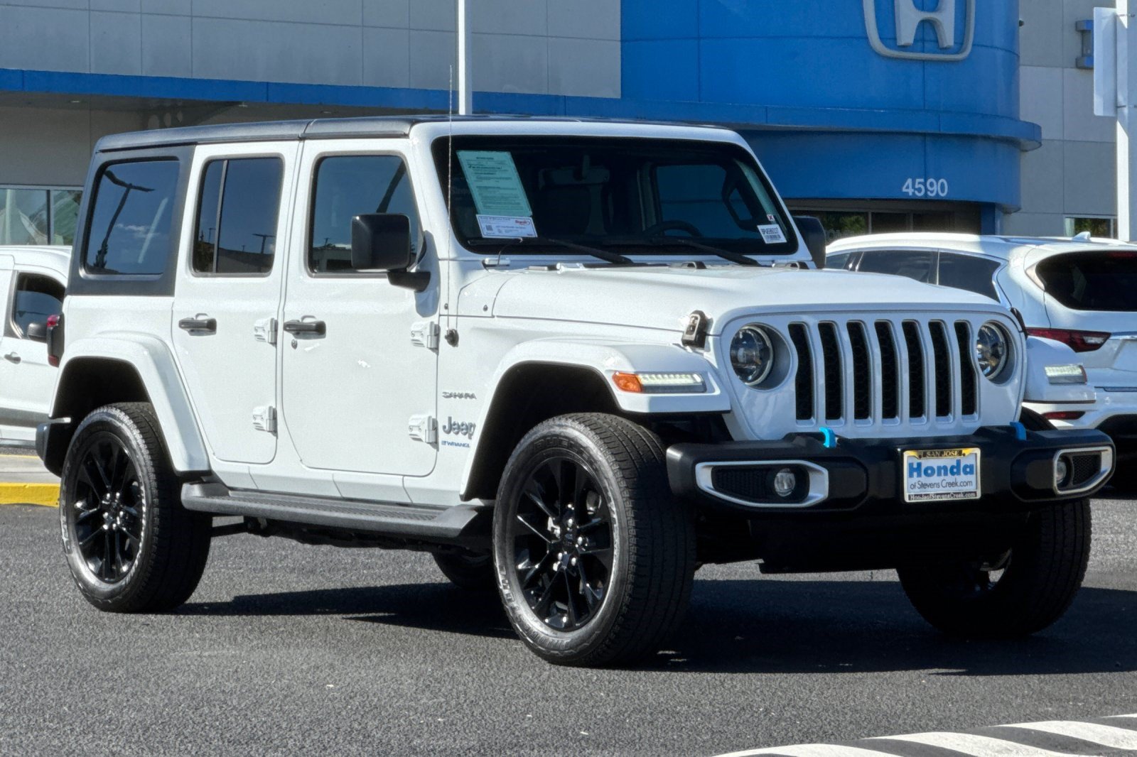Used 2023 Jeep Wrangler Unlimited Sahara AWD/4WD image 7