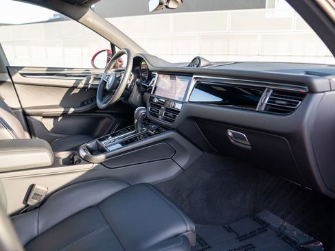 Certified 2022 Porsche Macan AWD/4WD image 26