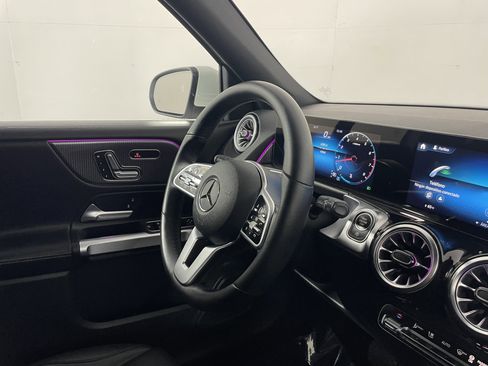 Used 2022 Mercedes-Benz GLB 250 image 10