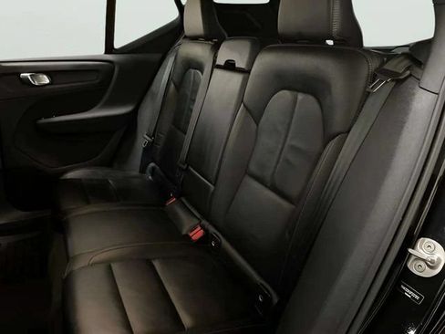 Used 2023 Volvo XC40 B4 Core w/ Convenience Package FWD image 64