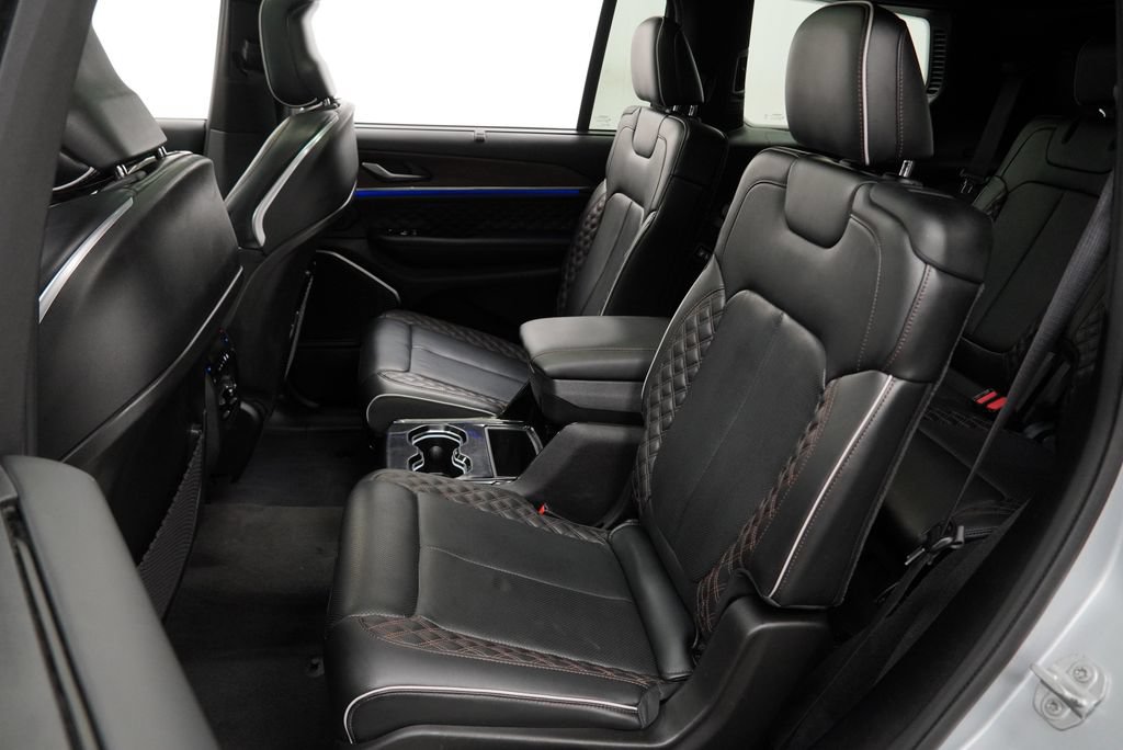 Used 2021 Jeep Grand Cherokee L Summit w/ Luxury Tech Group V AWD/4WD image 14