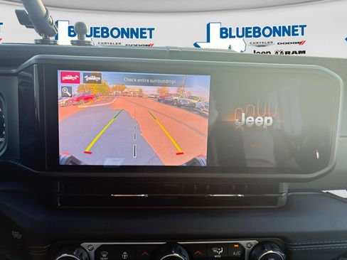 Used 2025 Jeep Gladiator Mojave AWD/4WD image 16