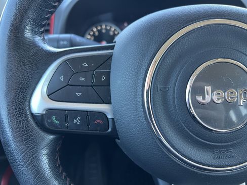 Used 2016 Jeep Renegade Trailhawk w/ Premium Trailhawk Package image 32