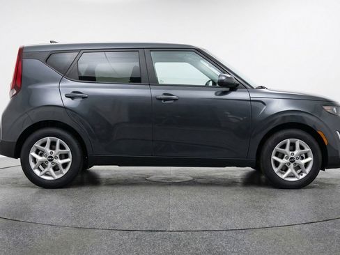 Used 2025 Kia Soul LX w/ LX Technology Package FWD image 11