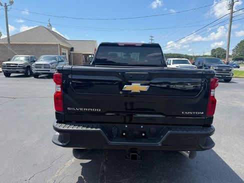 Used 2022 Chevrolet Silverado 2500 Custom w/ Custom Value Package AWD/4WD image 6