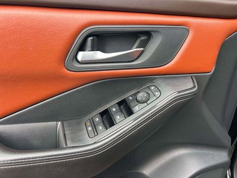 Used 2021 Nissan Rogue SV image 14