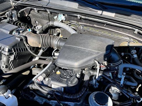 Certified 2019 Toyota Tacoma SR5 image 33