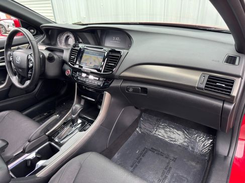 Used 2017 Honda Accord Touring image 14