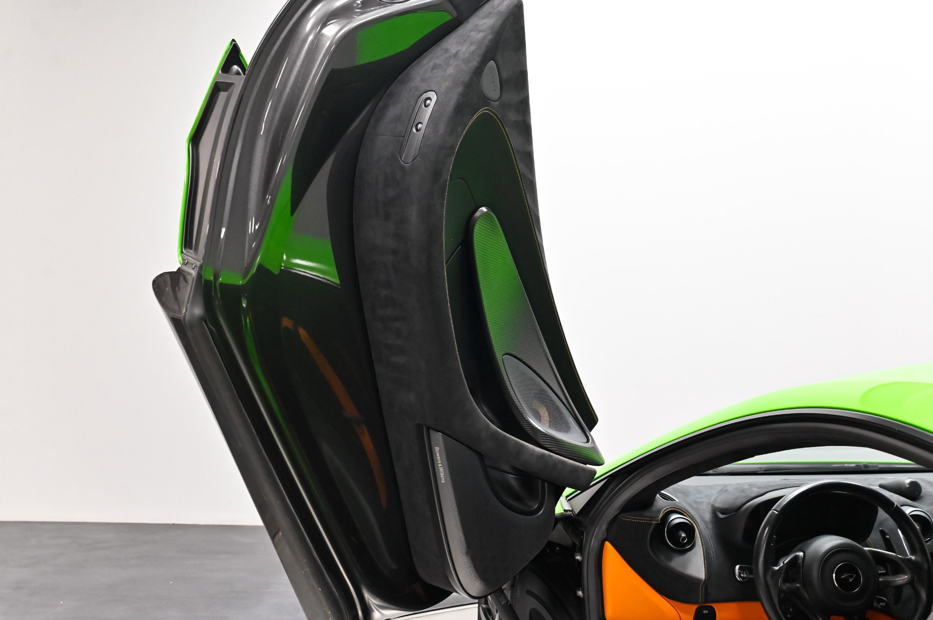 Used 2016 McLaren 570S Coupe RWD image 39