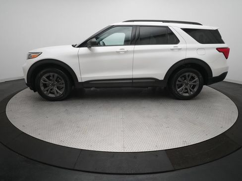 Certified 2021 Ford Explorer XLT w/ Equipment Group 202A AWD/4WD image 24