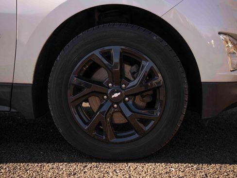 Used 2018 Chevrolet Equinox LT image 24