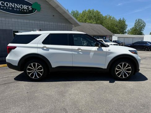 Used 2022 Ford Explorer ST-Line AWD/4WD image 2