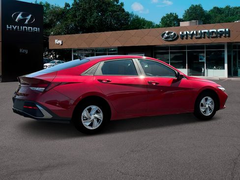 New 2025 Hyundai Elantra SE image 8