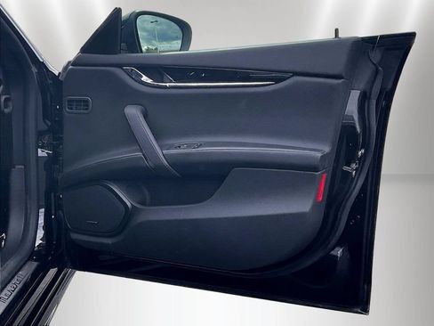 Used 2022 Maserati Quattroporte Modena RWD image 28