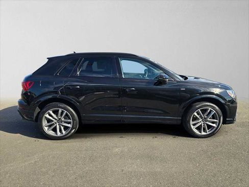 Used 2025 Audi Q3 2.0T Premium w/ Black Optic Sport Package AWD/4WD image 9