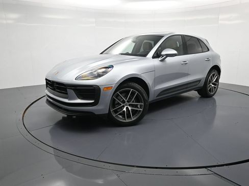 Certified 2026 Porsche Macan AWD/4WD image 28