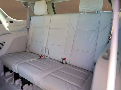 Certified 2024 Cadillac Escalade Premium Luxury Platinum w/ Heavy-Duty Trailer Package image 18