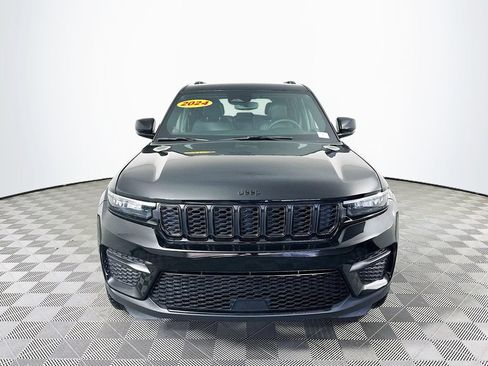 Certified 2024 Jeep Grand Cherokee Altitude image 4