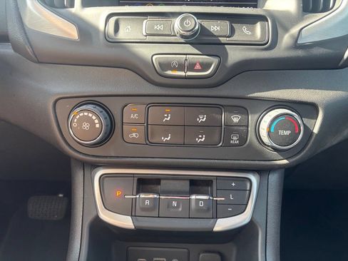 Used 2024 GMC Terrain SLE FWD image 31