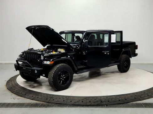 Used 2022 Jeep Gladiator Sport image 11