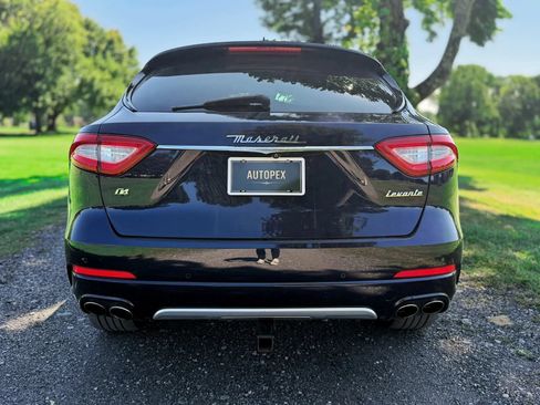 Used 2018 Maserati Levante GranLusso AWD/4WD image 24